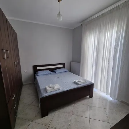 Eleni'S Apartments Nea Iraklia Room photo