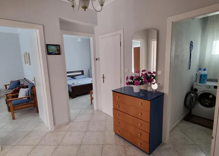 Eleni\'S Apartments